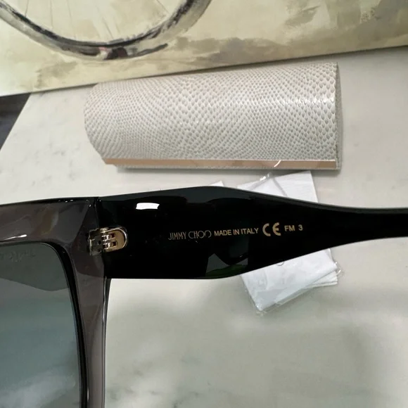 SOLD❤️✨JIMMY CHOOSE Eleni glittery sunglasses 🖤 - Picture 8 of 16